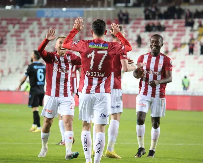 Sivassporlu Erdoğan Yeşilyurt gol sayısını 6’ya yükseltti
