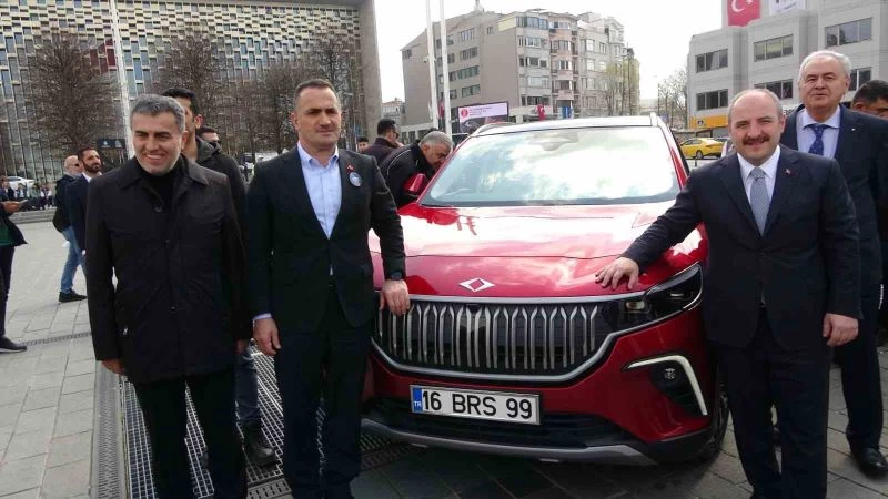 Bakan Varank yerli otomobil Togg ile Taksim Meydanı’na geldi
