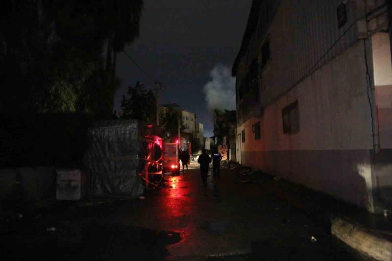 Mersin’deki yangında bir itfaiye eri hayatını kaybetti
