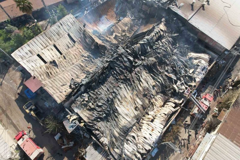 Mersin’deki yangın yeri dron ile görüntülendi
