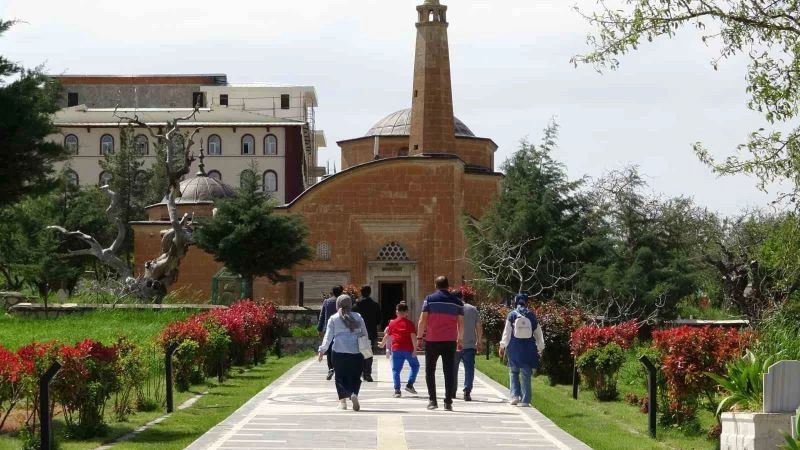 Siirt’in Tillo ilçesi ziyaretçi akınına uğruyor
