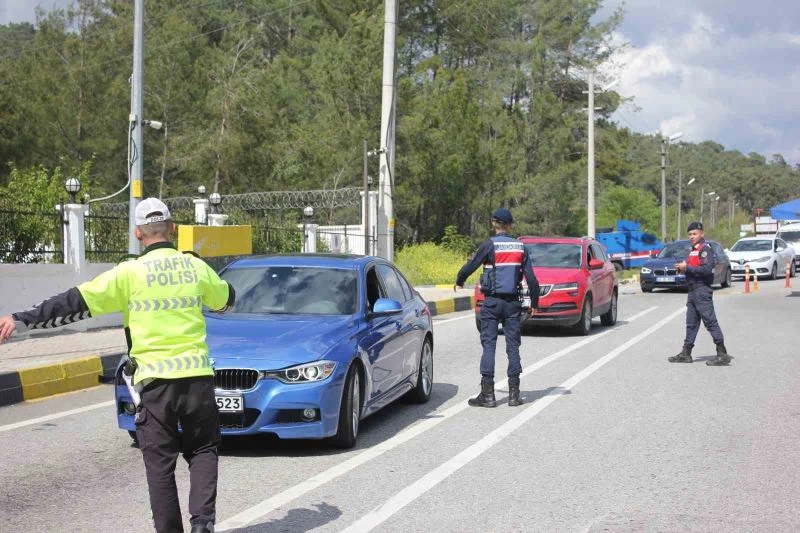 Ramazan bayramı öncesi Marmaris’te yol kontrolleri artırıldı
