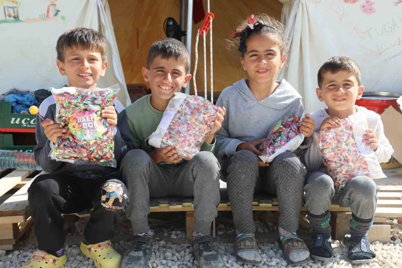 Defneli çocukların bayram mutluluğu
