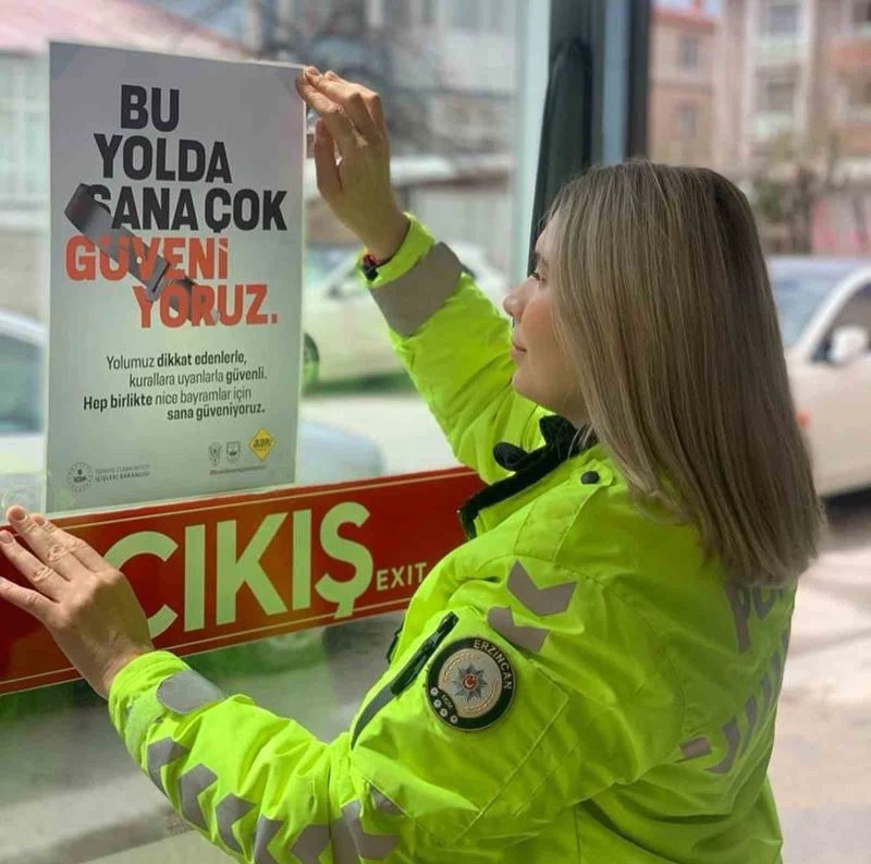 Polisten trafik kazalarına karşı bilinçlendirme
