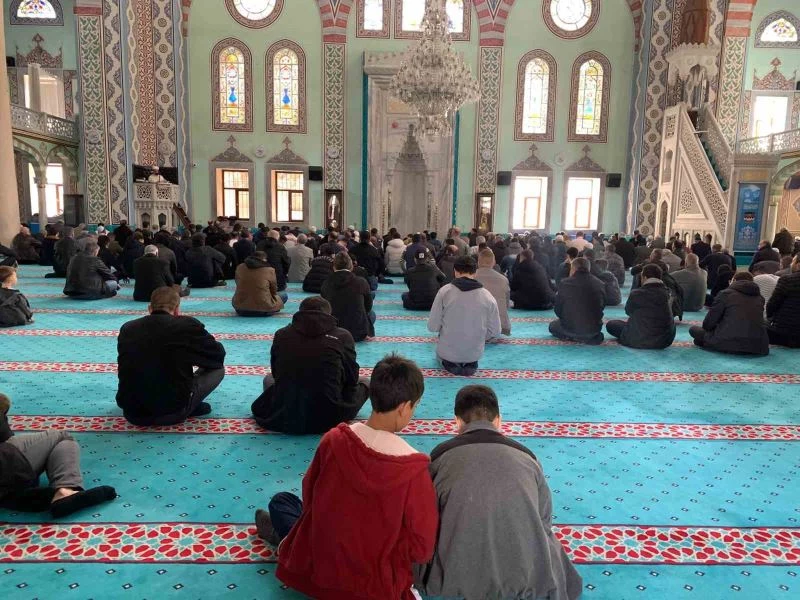 Cuma namazı hutbesinde hayatı Ramazan bilinciyle yaşamaya dikkat çekildi
