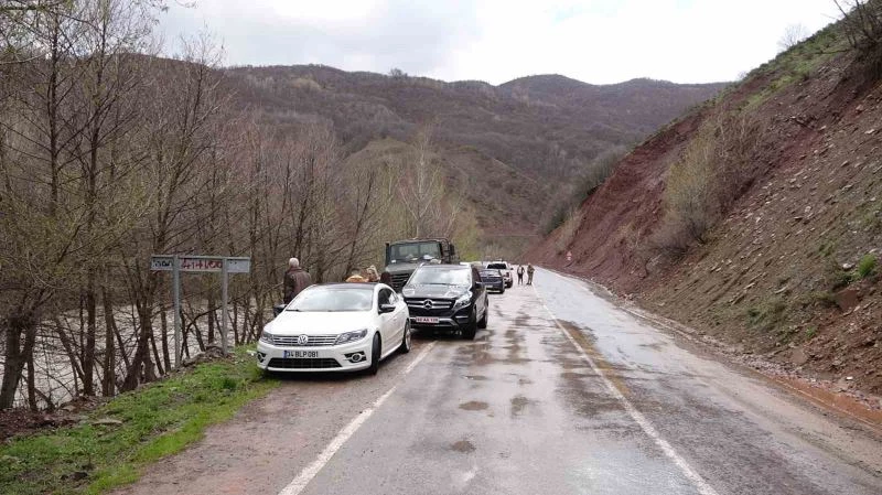Tunceli’de otomobil çaya uçtu: 3 genç kayıp
