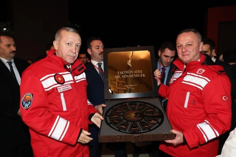 Cumhurbaşkanı Erdoğan’a Türkiye Yüzyılı saati hediyesi
