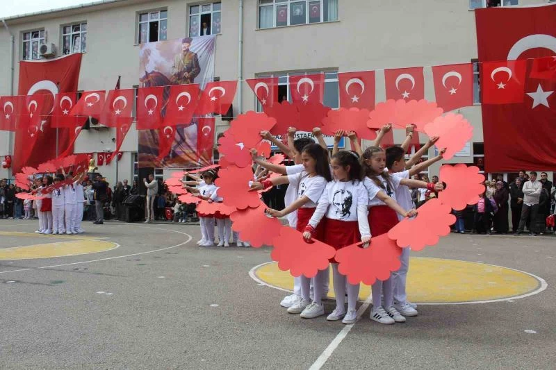 Sinop’ta minik öğrencilerden 23 Nisan gösterileri

