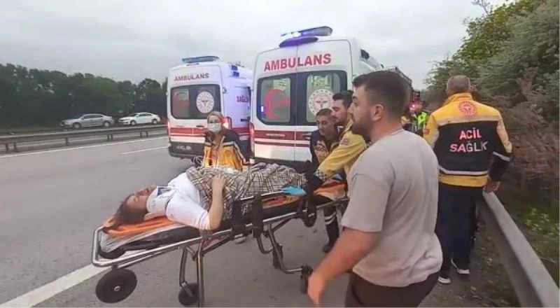 Bayram tatili için yola çıkan minibüs TEM’de devrildi: 13 yaralı
