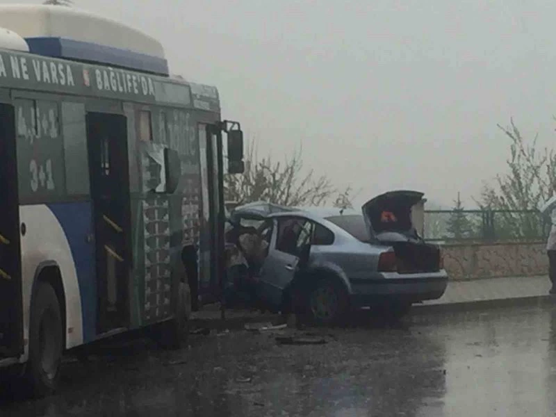 (Düzeltme) Başkent’te halk otobüsü ile otomobil çarpıştı: 1 ölü
