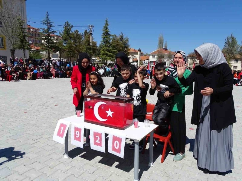 Hisarcık’ta özel öğrencilerinden Türk bayrağı gösterisi
