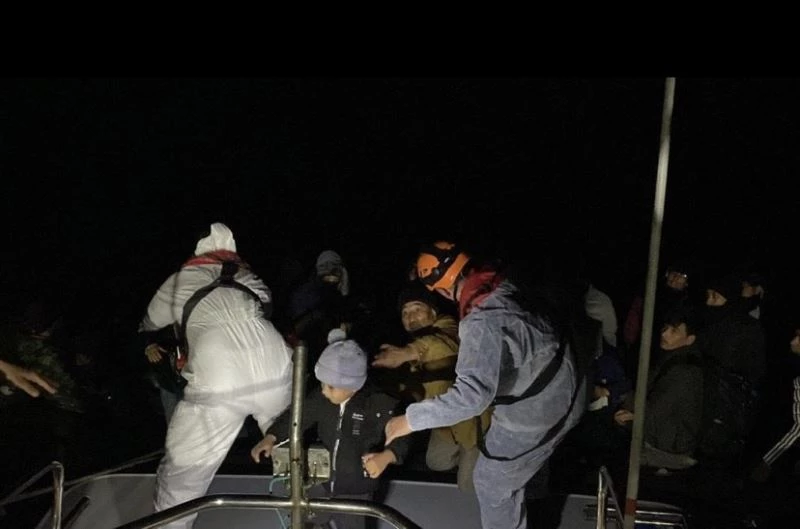 Yunan unsurlarınca ölüme terk edilen 39 kaçak göçmen kurtarıldı

