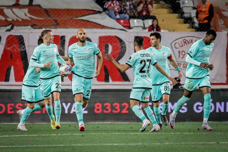 Spor Toto Süper Lig: FTA Antalyaspor: 1 - Sivasspor: 2 (Maç sonucu)
