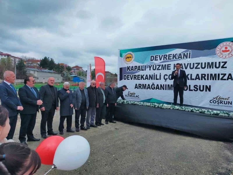 Devrekani’de kapalı yüzme havuzunun temeli dualarla atıldı
