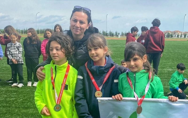 Elif Ada Akgün, 60 metre il birincisi oldu
