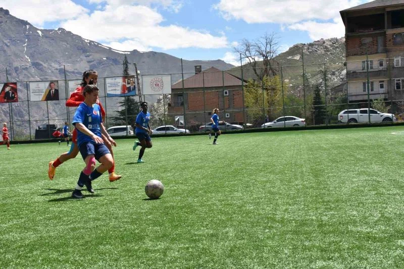 Kadın Futbol Süper Ligi: Hakkarigücü: 2 - FOMGET: 1
