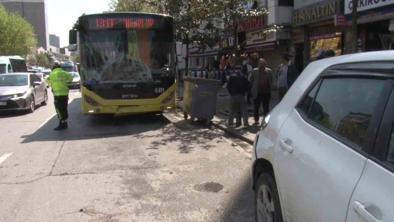 Ümraniye’de İETT otobüsü kamyonete çarptı, düşen sürücü otobüsün altında kaldı
