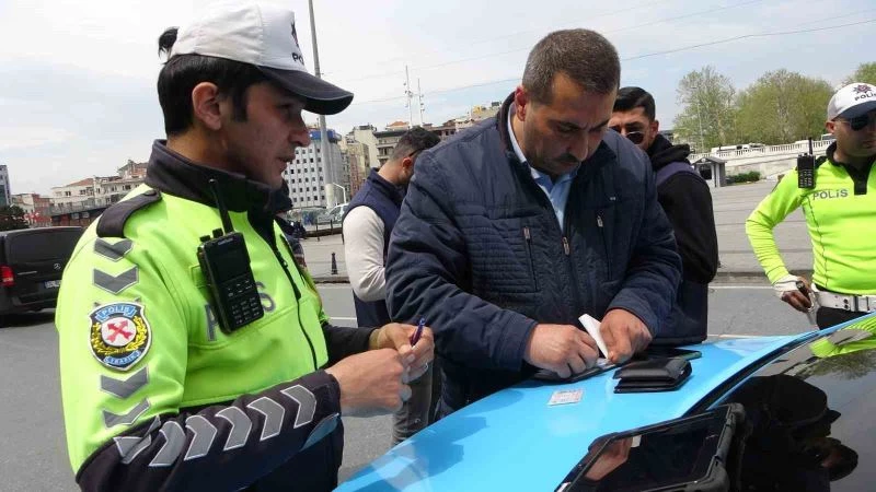 Taksim Meydanı’nda ticari taksilere denetim
