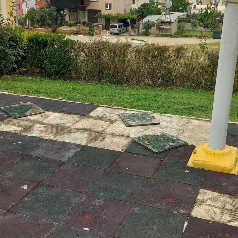 Adana Kozan’da şehidin ismini taşıyan parka zarar verdiler
