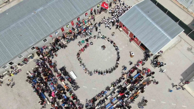 Ahıska Türkü öğrencilerden coşkulu ‘23 Nisan’ kutlaması
