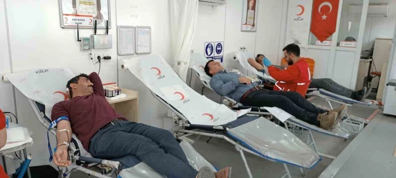 Dicle’de vatandaşlar Kızılay’a kan bağışında bulundu
