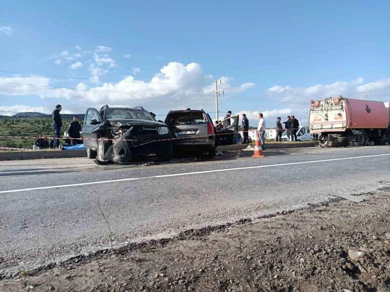 Bergama’da zincirleme trafik kazası: 1 ölü, 1 yaralı
