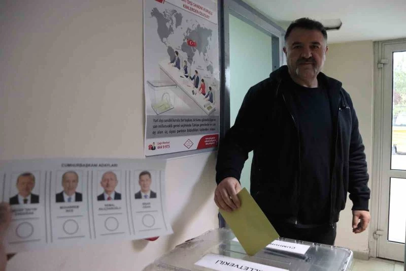 Yurtdışında kalan vatandaşlar oylarını kullanıyor
