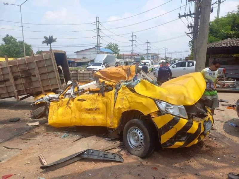 Freni patlayan vinç kamyonu araçları biçti: 2 ölü, 5 yaralı
