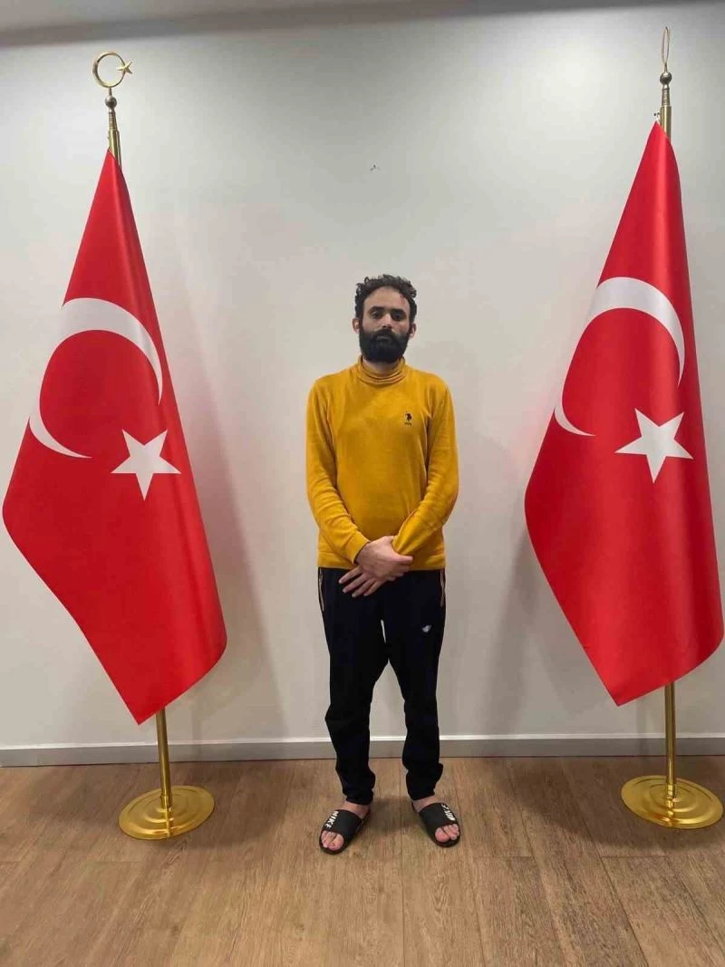 Terör örgütü mensubu firari Rasim Akyol, Türkiye’ye getirildi
