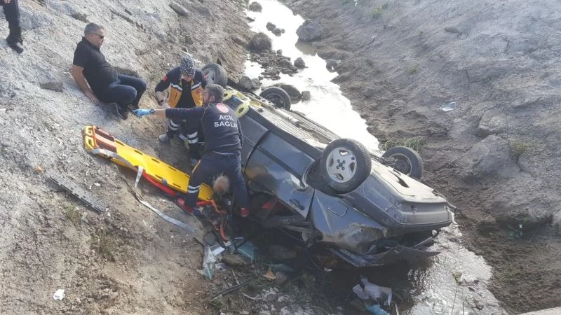Amasya’da otomobil sulama kanalına uçtu: Anne ve oğlu öldü
