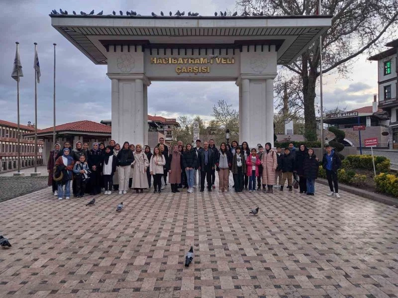 Gediz’de en çok okuyan öğrencilere Ankara gezisi
