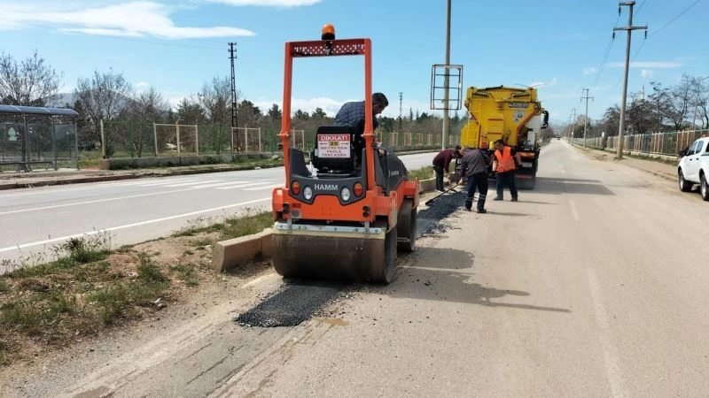 Kahramanmaraş’ın kuzey ilçelerindeki hasarlı yollar onarılıyor
