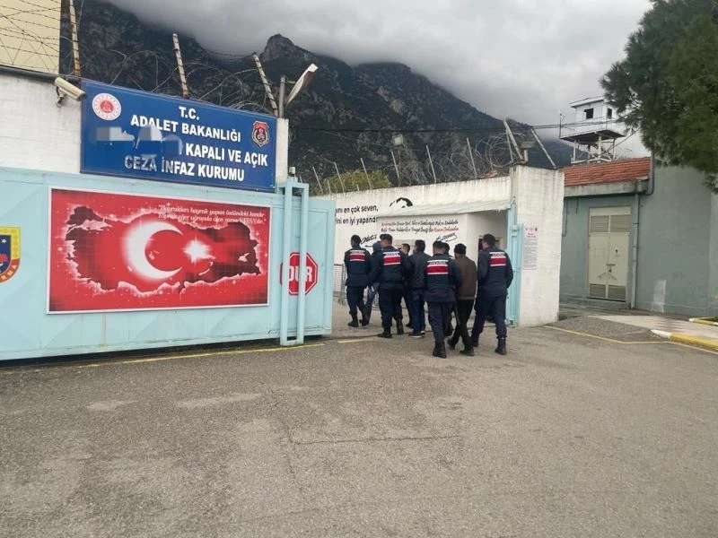 Manisa’da jandarma dedektifleri 21 aranan şahsı yakaladı
