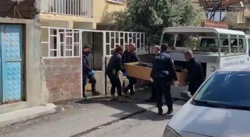 Diyarbakır’da çocuklarının gözü önünde eşi ve akrabasını evinde öldüren şüpheli yakalandı
