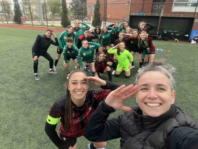 Eskişehirspor Kadın Futbol Takımı liderliği üç golle aldı
