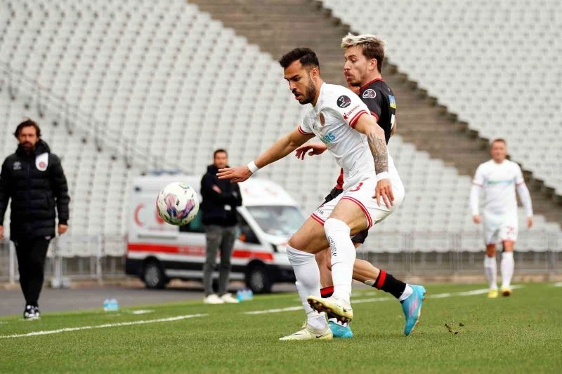 Spor Toto Süper Lig: Fatih Karagümrük: 0 - Antalyaspor: 1 (İlk yarı)
