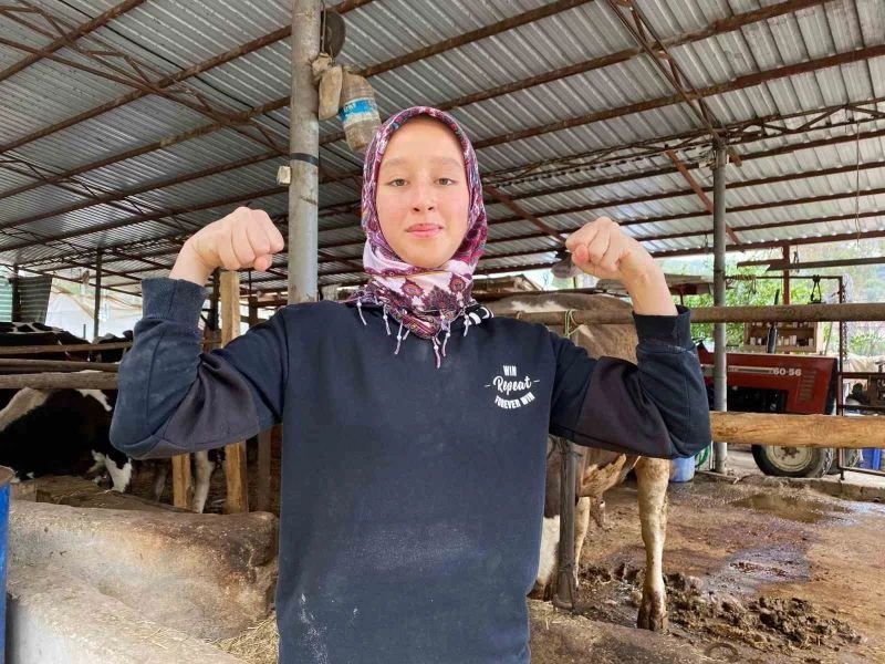15 yaşındaki Ayşe’nin bilek güreşi şampiyonası için sıra dışı antrenman yöntemleri
