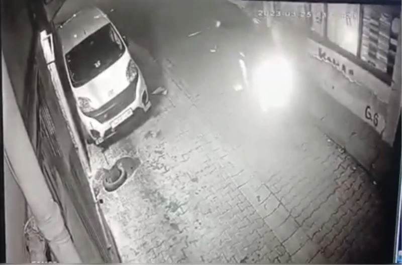 İstanbul’da dehşet anları kamerada: Motosikletini yakıp, işyerini kurşunladılar
