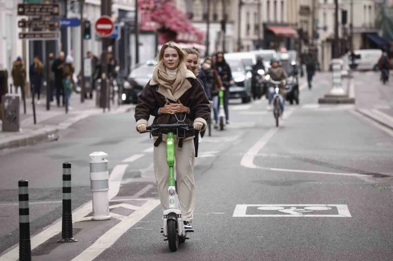 Paris’te elektrikli scooter kullanımı yasaklandı

