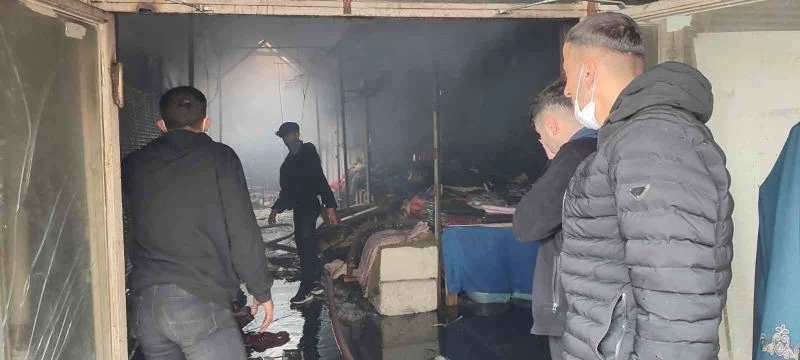 Büyük Rus Pazarı’ndaki yangında onlarca dükkan zarar gördü
