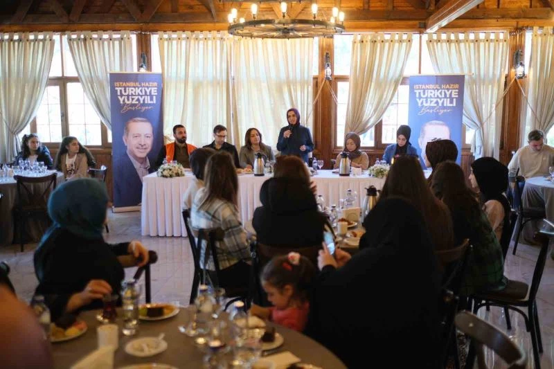 AK Partili milletvekili adayları, 39 ilçede genç seçmenlerle buluştu
