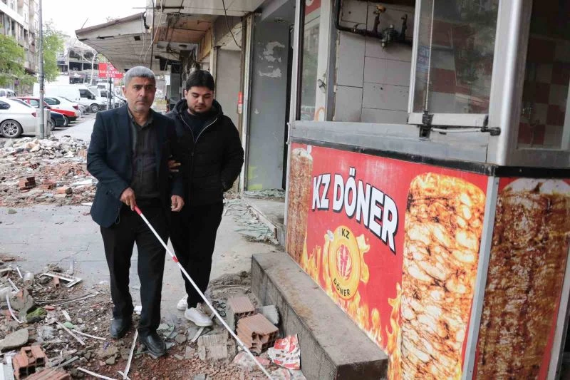 Engelli döner ustası konteyner dükkan için yetkililerden yardım bekliyor
