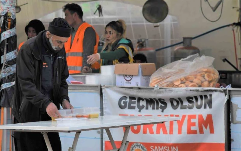 SBB deprem bölgesinde 750 bin kişilik sıcak yemek dağıttı
