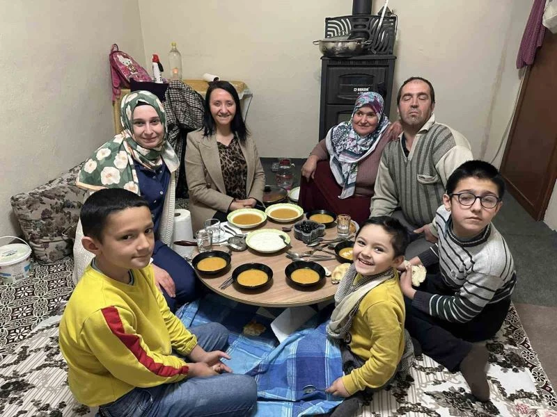 Başkan Tekin,  Gürer ailesinin iftar sofrasına misafir oldu
