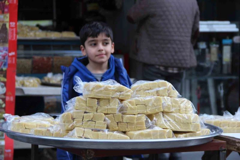 Cizre’de iftar sofralarının vazgeçilmez tatlısı Luzine
