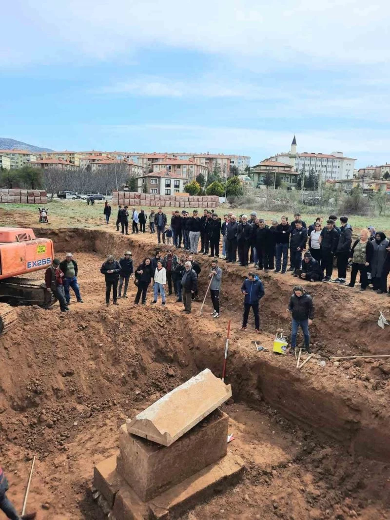 İnşaat kazısında bulunan lahit ilk belirlemelere göre Roma dönemine ait
