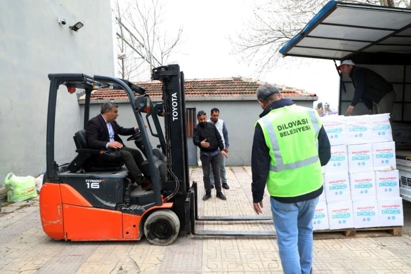 Dilovası’nda tüm hanelere Ramazan kumanyası dağıtılıyor
