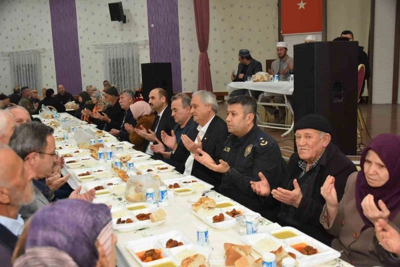 Bozüyük’te Şehit Aileleri ve Gaziler Dayanışma Derneği tarafından iftar programı düzenlendi
