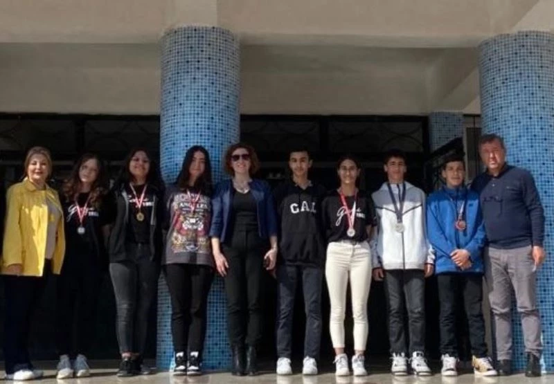 Karşıyaka Gazi Anadolu Lisesi, sporcu yetiştirmeye devam ediyor
