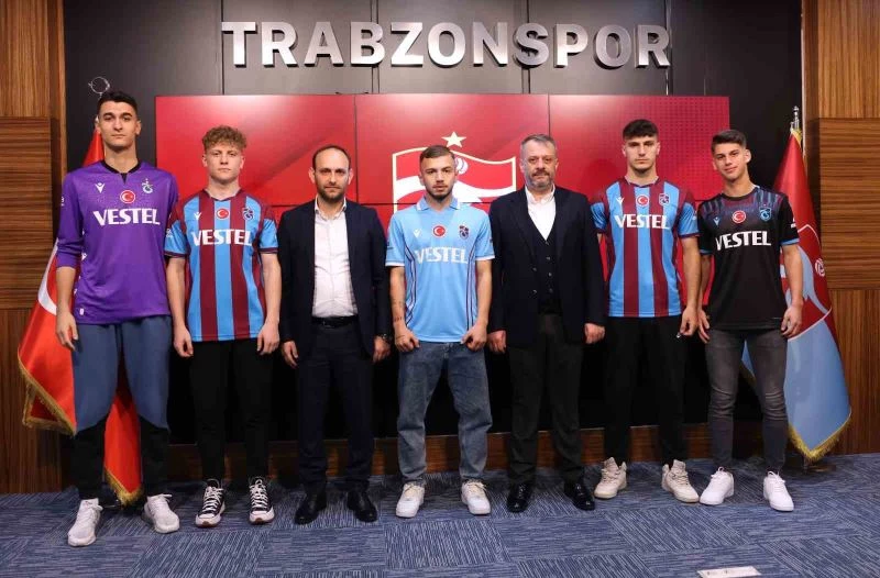 Trabzonspor alt yapısından yetişen 5 futbolcu ile profesyonel sözleşme imzaladı
